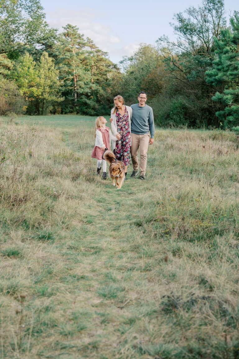 Unsere Familie an einem Field mit unserem Hund